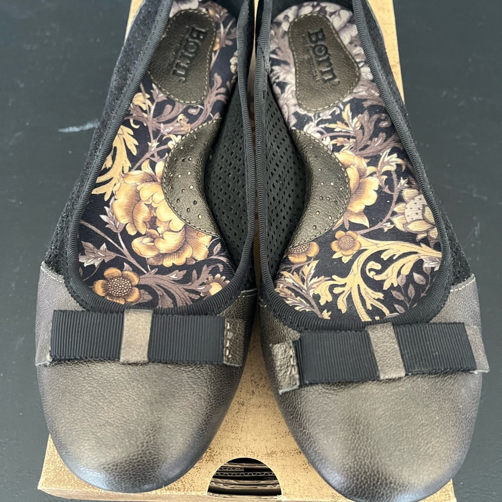 Born Women's Black and Copper Loafers NIB